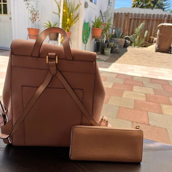 Medium sized Michael Kors canvas backpack - Picture 4 of 6